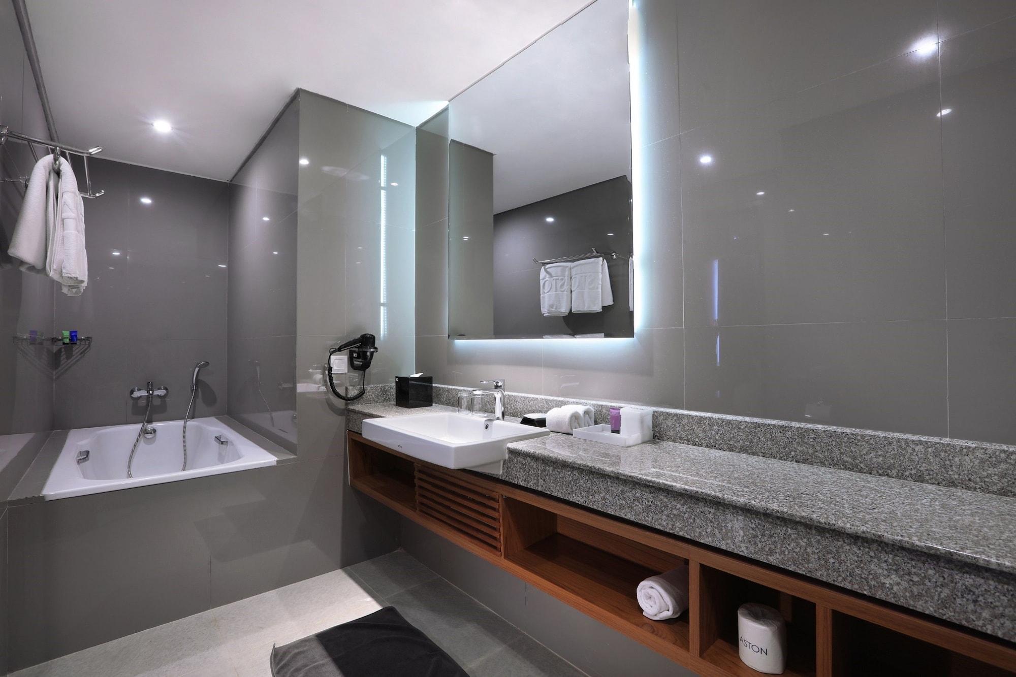 Aston Inn Batu Kültér fotó