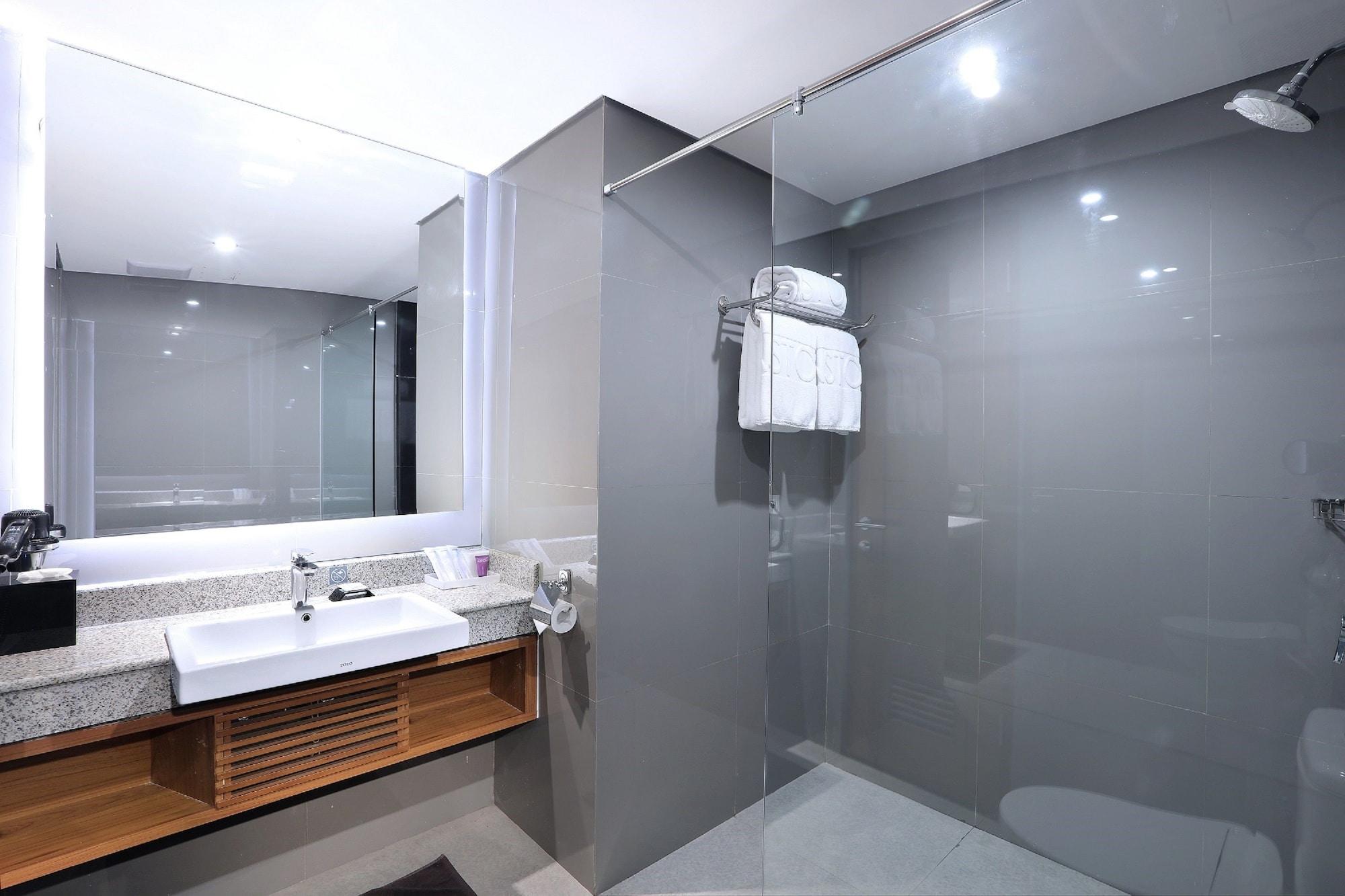 Aston Inn Batu Kültér fotó