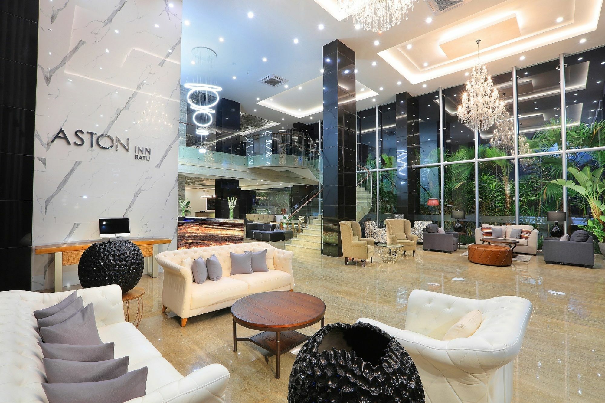 Aston Inn Batu Kültér fotó
